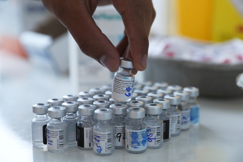 &copy; Reuters. Frascos da vacina da Pfizer-BioNTech contra Covid-19 em Santiago, Chile 
14/01/2021
REUTERS/Ivan Alvarado