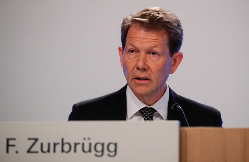 &copy; Reuters. FILE PHOTO: Swiss National Bank (SNB) Vice-Chairman Fritz Zurbruegg attends a news conference in Bern, Switzerland June 18, 2020. REUTERS/Arnd Wiegmann