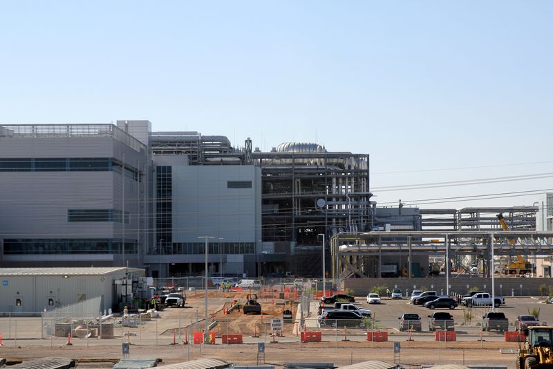 &copy; Reuters. Construção de fábrica em Chandler, Arizona (EUA) 
02/10/2020
REUTERS/Stephen Nellis