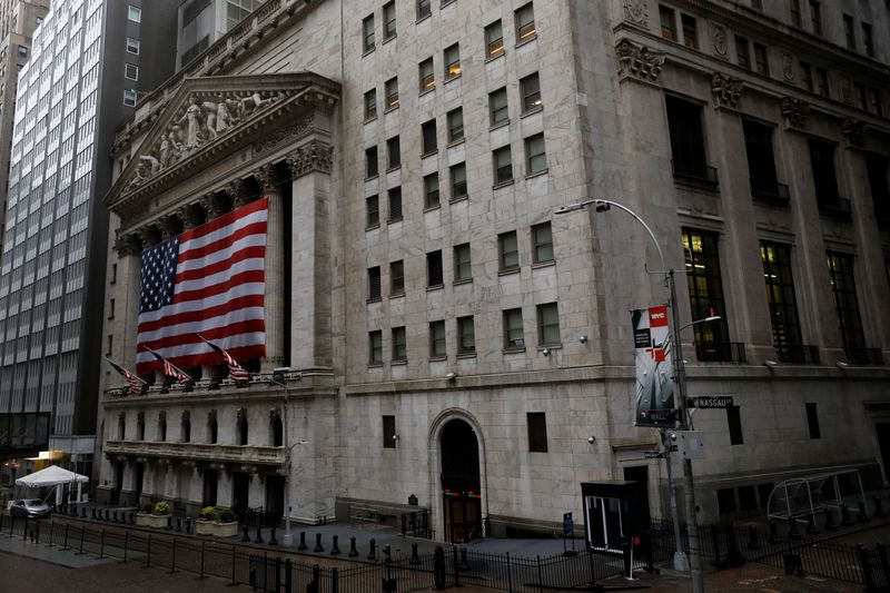 &copy; Reuters. Prédio da Bolsa de Valores de Nova York (NYSE, na sigla em inglês). 13/04/2020. REUTERS/Andrew Kelly. 