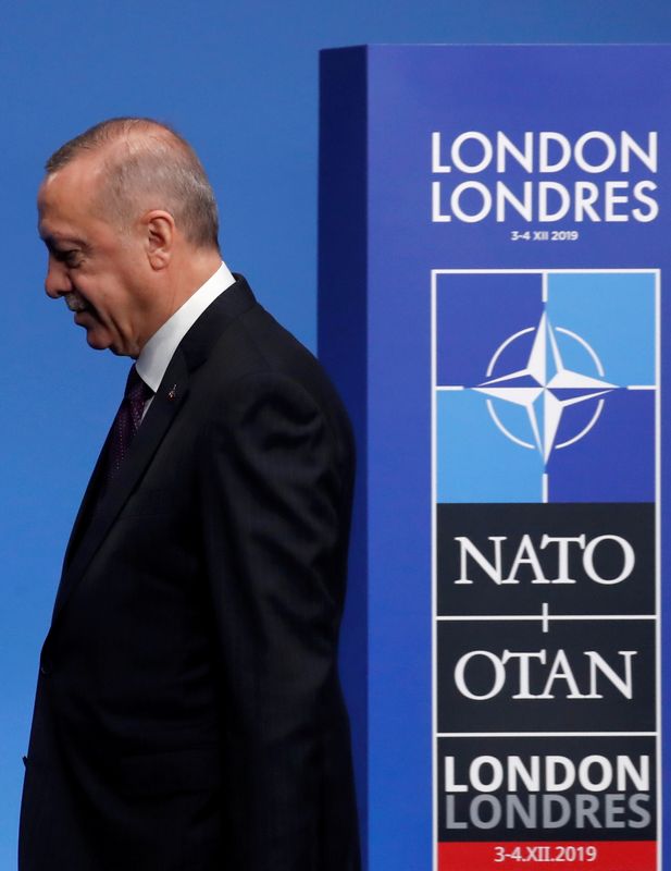&copy; Reuters. الرئيس التركي رجب طيب أردوغان يحضر مراسم استقبال لزعماء دول حلف شمال الأطلسي في واتفورد ببريطانيا. صورة من أرشيف رويترز.