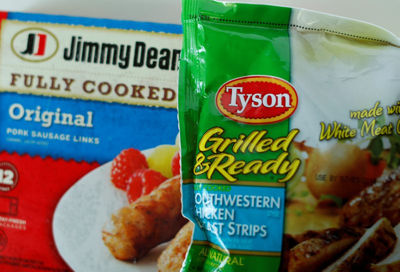 &copy; Reuters. FILE PHOTO: Tyson foods Inc and Hillshire Brands Jimmy Dean sausages are shown in this photo illustration in Encinitas, California May 29,  2014.    REUTERS/Mike Blake