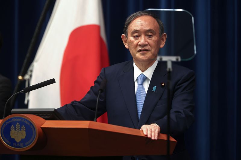 &copy; Reuters. FILE PHOTO: Japan's Prime Minister Yoshihide Suga speaks during a news conference after the government's decision to exted a state of emergency amid coronavirus disease (COVID-19) pandemic, at the prime minister's official residence in Tokyo, Japan May 28
