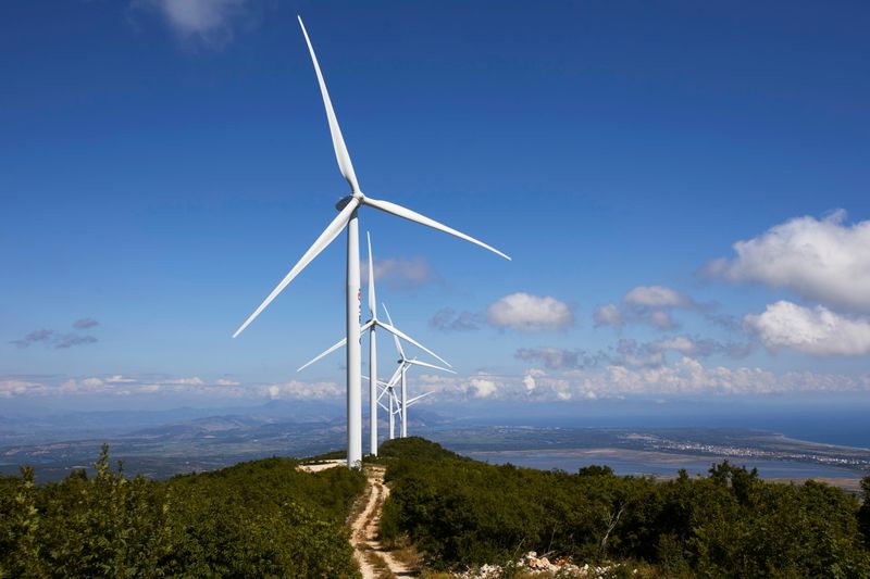 © Reuters. FILE PHOTO: Wind turbines of the Mozura wind farm are seen in Ulcinj, Montenegro, June 18, 2020. REUTERS/Stevo Vasiljevic/File Photo