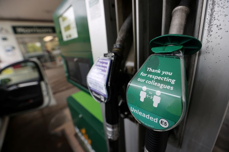 &copy; Reuters. FILE PHOTO: A notice telling people to stay 2 metres apart is seen at a petrol station, following the outbreak of the coronavirus disease (COVID-19), Stone, Britain, April 28, 2020. REUTERS/Carl Recine