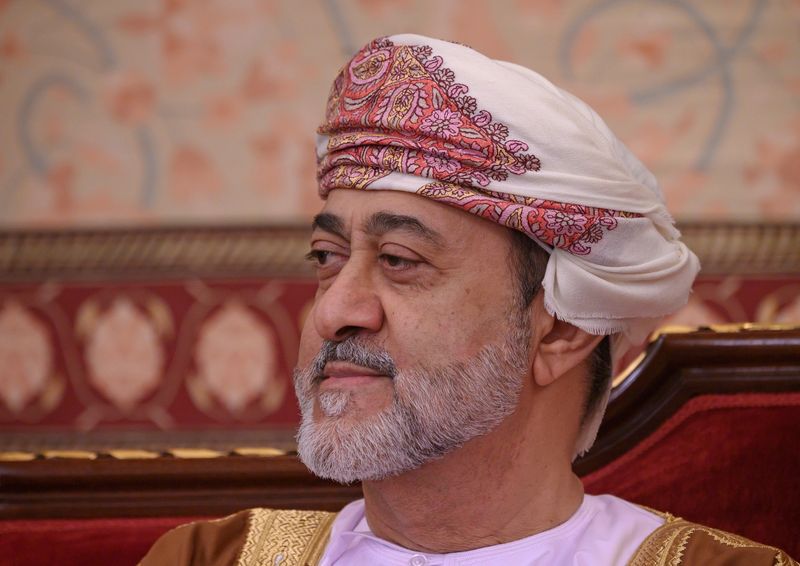 &copy; Reuters. سلطان عمان هيثم بن طارق في مسقط بصورة من أرشيف رويترز.
