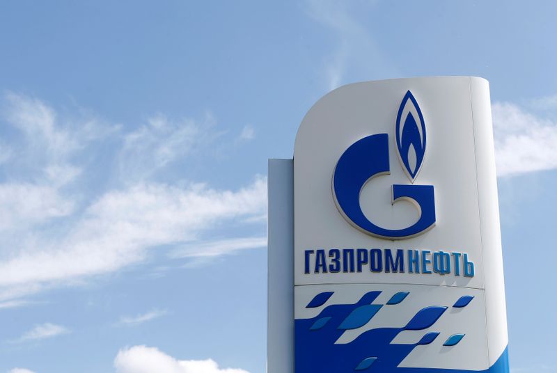 &copy; Reuters. A board with the logo of Gazprom Neft oil company is on display at a fuel station in Moscow, Russia, May 30, 2016. REUTERS/Maxim Zmeyev