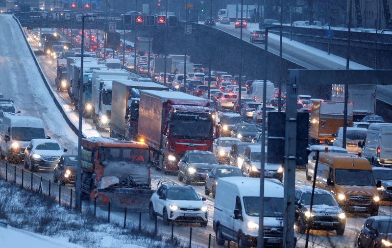 &copy; Reuters. 欧州司法裁判所（最高裁判所に相当）は３日、ドイツが２０１０年から１６年までの間、欧州連合（ＥＵ）の大気汚染関連規制に違反し続けたとの判断を示した。ベルリンの車の渋滞、２月