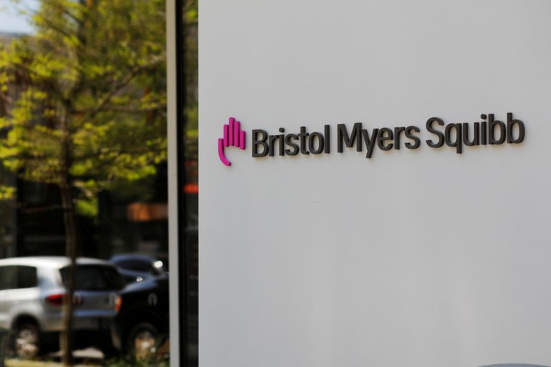 &copy; Reuters. FILE PHOTO: A sign stands outside a Bristol Myers Squibb facility in Cambridge, Massachusetts, U.S., May 20, 2021. REUTERS/Brian Snyder/File Photo