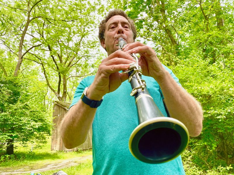 &copy; Reuters. FILE PHOTO: David Rothenberg, a professor of philosophy and music at the New Jersey Institute of Technology, plays the clarinet along with the sounds of cicadas at a nature preserve in Princeton, New Jersey, U.S., June 2, 2021. Picture taken June 2, 2021.