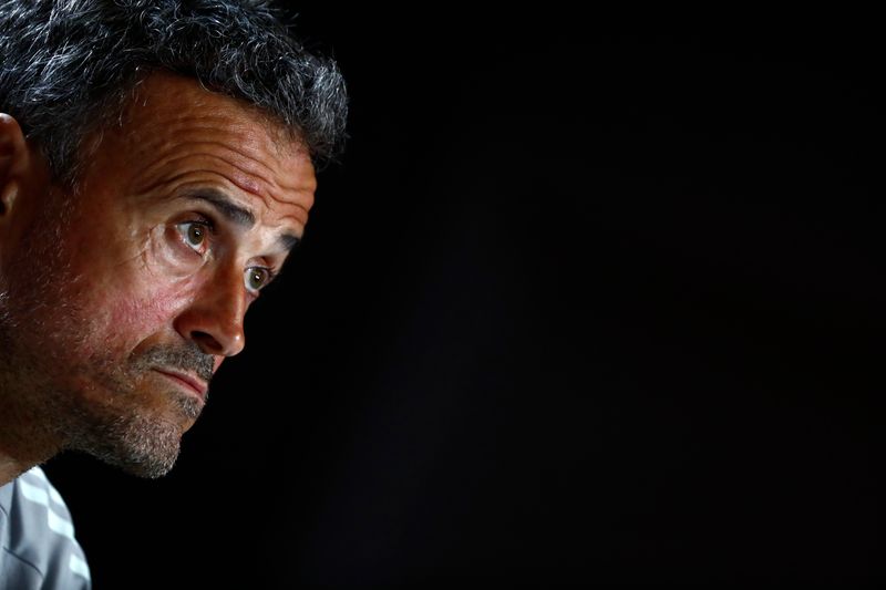 &copy; Reuters. لويس إنريكي مدرب منتخب إسبانيا لكرة القدم خلال مؤتمر صحفي في مدريد يوم الخميس. تصوير: سيرجيو بيريز - رويترز. 