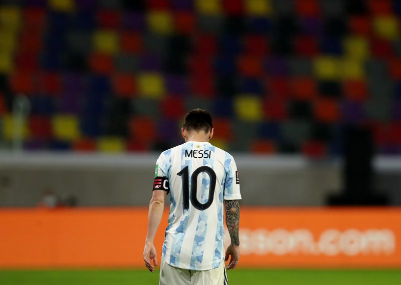 &copy; Reuters. ليونيل ميسي خلال مباراة الأرجنتين  مع ضيفتها تشيلي في تصفيات كأس العالم لكرة القدم 2022 يوم الخميس. تصوير: أجوستن ماركاريان - رويترز  