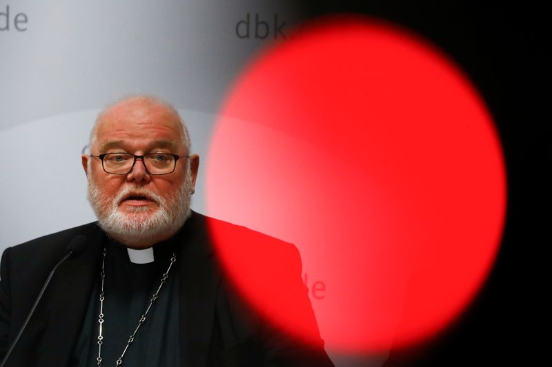 &copy; Reuters. Le cardinal et archevêque de Munich Reinhard Marx, a demandé vendredi au pape de le décharger de ses fonctions. /Photo d'archives/REUTERS/Kai Pfaffenbach