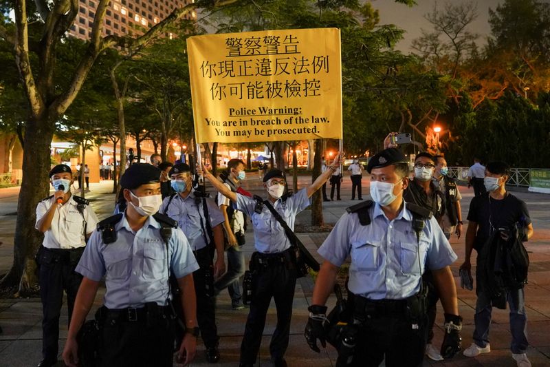 &copy; Reuters. Policiais dispersam manifestantes em Hong Kong
04/06/2021
REUTERS/Lam Yik