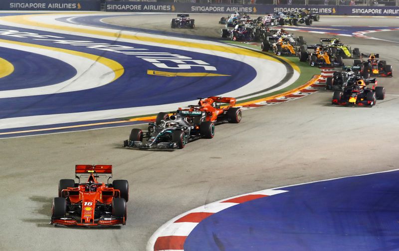 &copy; Reuters. مشاركون في سباق جائزة سنغافورة الكبرى ضمن بطولة العالم فورمولا 1. صورة من أرشيف رويترز.