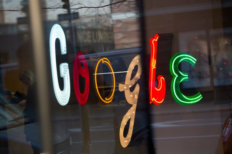 &copy; Reuters. Letreiro com nomve Google dentro dos escritórios da companhia, em Nova York. 8/1/2013. REUTERS/Andrew Kelly 