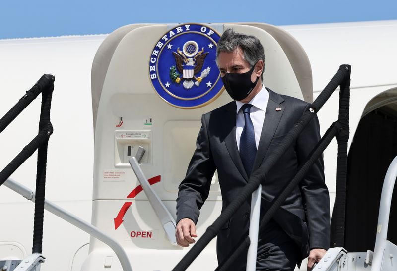 &copy; Reuters. FILE PHOTO: U.S. Secretary of State Antony Blinken disembarks his plane as he arrives for his visit to San Jose, Costa Rica, June 1, 2021. REUTERS/Evelyn Hockstein/Pool