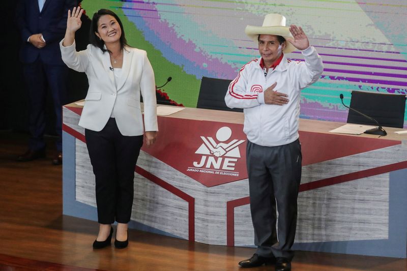 &copy; Reuters. FILE PHOTO: Peru's right-wing candidate Keiko Fujimori and socialist candidate Pedro Castillo wave at the end of their debate ahead of the June 6 run-off election, in Arequipa, Peru May 30, 2021. REUTERS/Sebastian Castaneda/Pool/File Photo