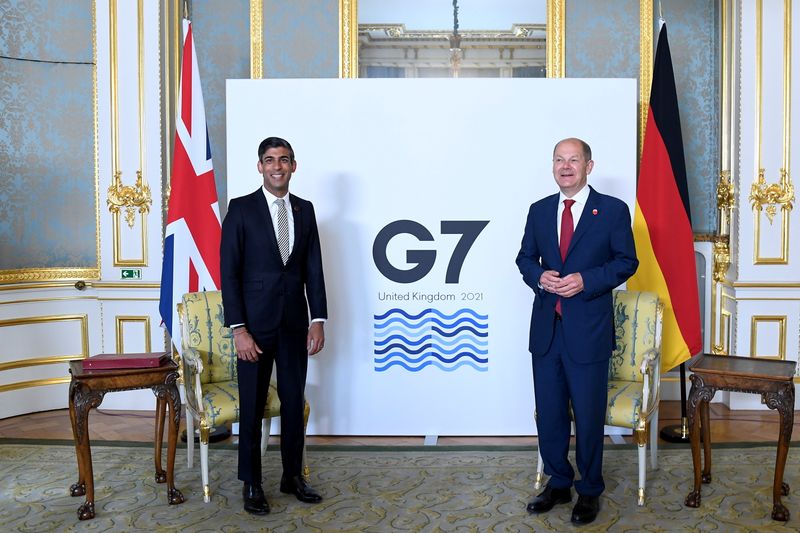 &copy; Reuters. Britain's Chancellor of the Exchequer Rishi Sunak poses with Germany's Finance Minister Olaf Sholz as finance ministers from across the G7 nations meet at Lancaster House in London, Britain June 5, 2021 ahead of the G7 leaders' summit. Alberto Pezzali/Poo