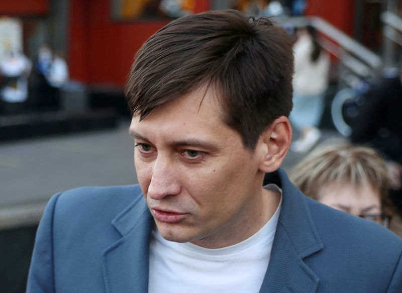 &copy; Reuters. FILE PHOTO: Russian opposition politician Dmitry Gudkov speaks to the media after being released from custody in Moscow, Russia June 3, 2021. Gudkov, a former lawmaker, was detained on Tuesday over an allegedly unpaid debt on a rented property dating from