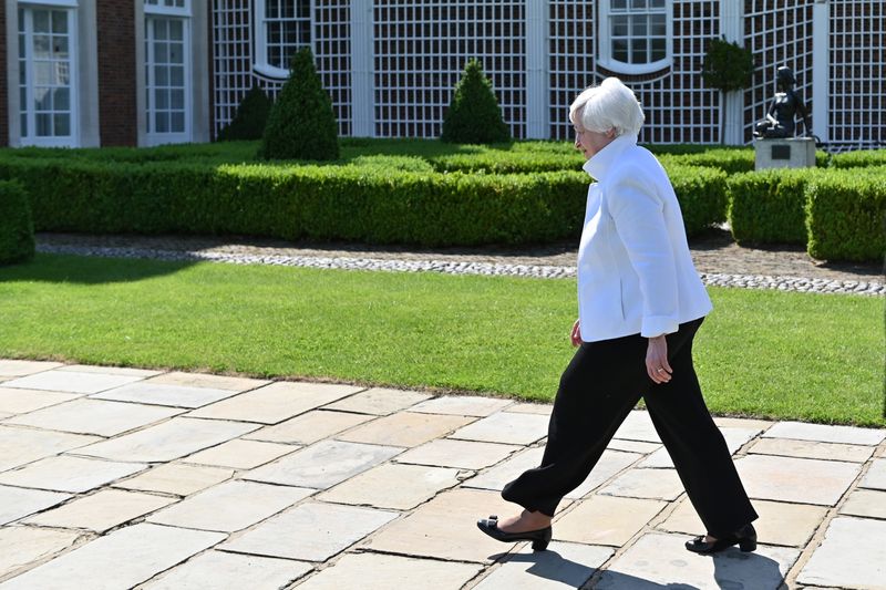 © Reuters. U.S. Treasury Secretary Janet Yellen leaves at the end of a news conference, after attending the G7 finance ministers meeting, at Winfield House in London, Britain June 5, 2021. Justin Tallis/Pool via REUTERS