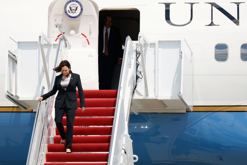 &copy; Reuters. U.S. Vice President Kamala Harris gets off the Air Force Two, after technical difficulties that made her change planes for her first international trip as Vice President to Guatemala and Mexico, at Joint Base Andrews, Maryland, U.S., June 6, 2021. REUTERS