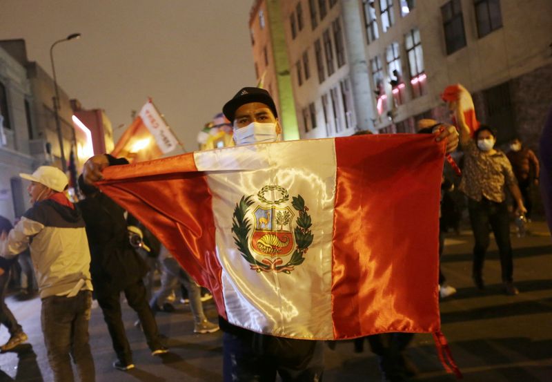 © Reuters. Supporters of Peru's presidential candidate Pedro Castillo gather outside the headquarters of Castillo's 