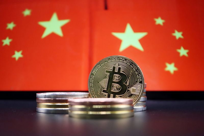 &copy; Reuters. FILE PHOTO: Representations of Bitcoin cryptocurrency are seen in front of an image of Chinese flags in this illustration picture taken June 2, 2021. REUTERS/Florence Lo/Illustration