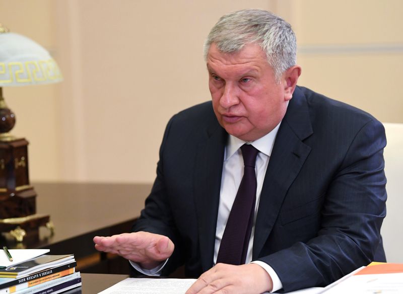 &copy; Reuters. Chief Executive of oil producer Rosneft Igor Sechin attends a meeting with Russian President Vladimir Putin at the Novo-Ogaryovo state residence outside Moscow, Russia August 18, 2020. Sputnik/Alexei Nikolsky/Kremlin via REUTERS  ATTENTION EDITORS - THIS 