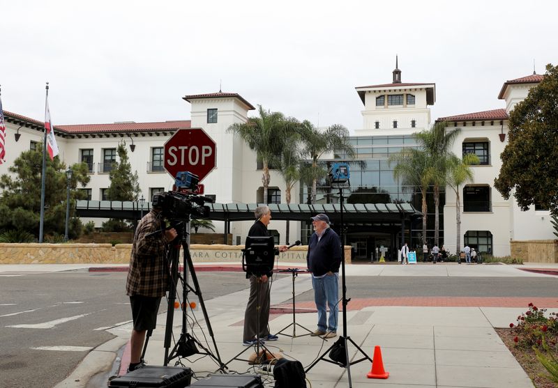 &copy; Reuters. Members of the media wait outside Santa Barbara Cottage Hospital, where Meghan, Britain's Duchess of Sussex, gave birth to her and Prince Harry's second child, Lilibet 'Lili' Diana Mountbatten-Windsor, in Santa Barbara, California, U.S., June 6, 2021.  RE