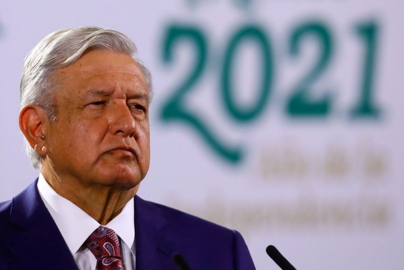 &copy; Reuters. FOTO DE ARCHIVO: El presidente mexicano, Andrés Manuel López Obrador, durante una conferencia de prensa en el Palacio Nacional en Ciudad de México, México, el 31 de mayo de 2021. REUTERS/Edgard Garrido