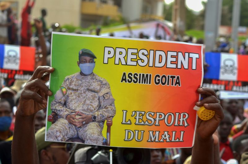 Mali : Le colonel Goïta prête serment comme président de transition