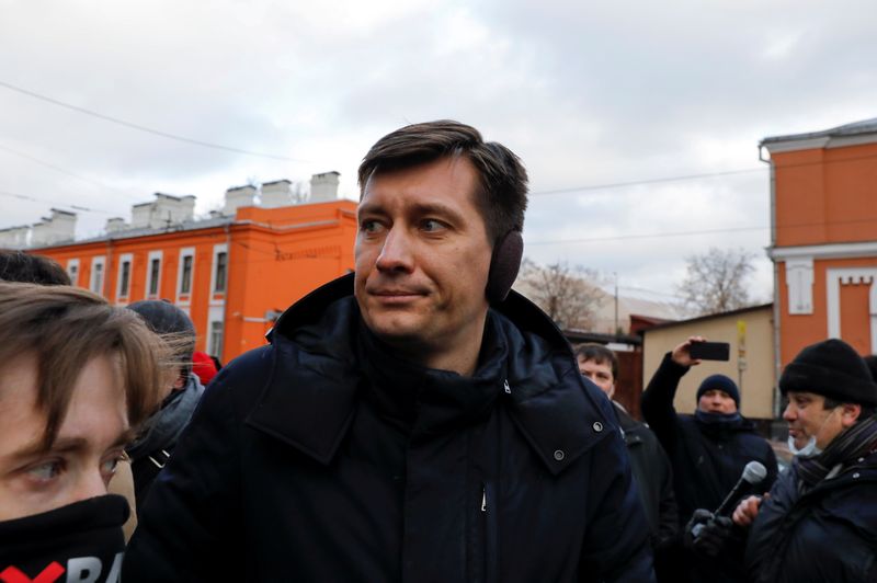&copy; Reuters. FILE PHOTO: Russian opposition politician Dmitry Gudkov is seen near court building before the trial of a member of a Moscow district council Yulia Galyamina, who is charged with multiple violations of the country's public gathering and protest law, in Mo