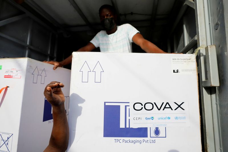 &copy; Reuters. Vacinas contra Covid-19 obtidas por meio do mecanismo Covax chegam a Gana
07/05/2021 REUTERS/Francis Kokoroko