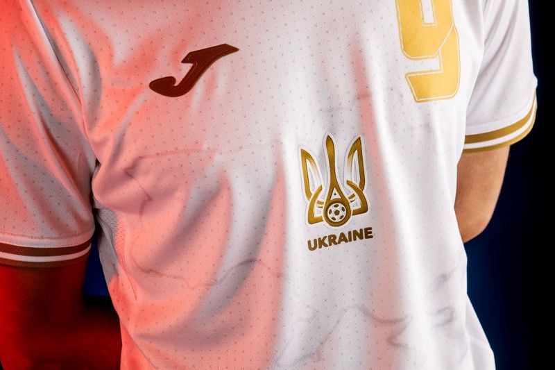 &copy; Reuters. Imagem da nova camisa da seleção da Ucrânia antes da Eurocopa publicada em 06 de junho de 2021 na página do Facebook da Associação Ucraniana de Futebol
06/06/2021 - Cortesia do Facebook - Andrii Pavelko via REUTERS