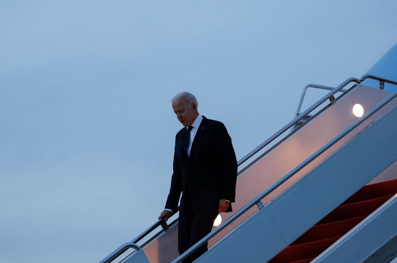 &copy; Reuters. FILE PHOTO: U.S. President Joe Biden arrives at Joint Base Andrews, as he returns to Washington following his visit to Tulsa, in Maryland, U.S., June 1, 2021. REUTERS/Carlos Barria