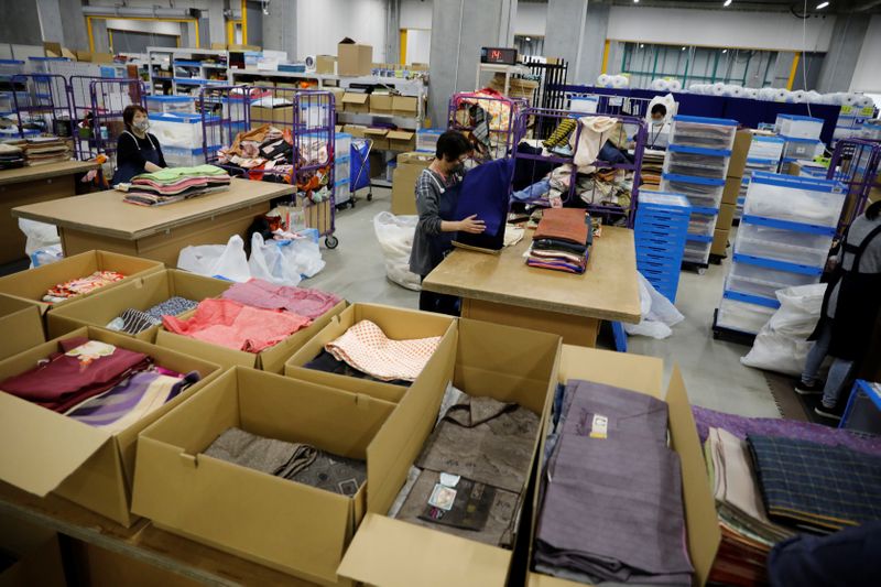 &copy; Reuters. FILE PHOTO: Workers of Buysell Technologies sort kimonos bought from private sellers at their warehouse in Funabashi, Chiba Prefecture, Japan, December 8, 2020. REUTERS/Kim Kyung-Hoon