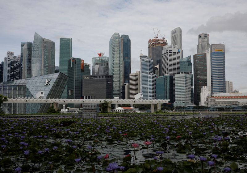 &copy; Reuters. FILE PHOTO: View of the central business district skyline in Singapore March 26, 2021. REUTERS/Edgar Su