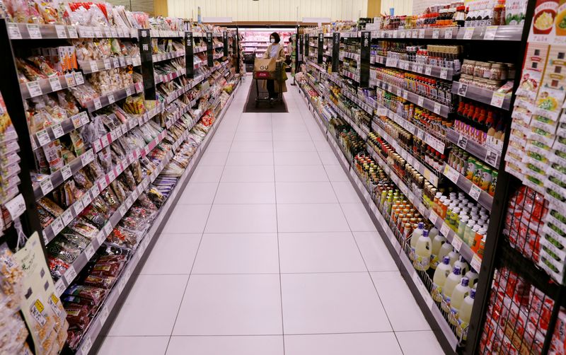 &copy; Reuters. FILE PHOTO: A shopper wearing a protective mask pushes a shopping cart at Japan's supermarket group Aeon's shopping mall as the mall reopens amid the coronavirus disease (COVID-19) outbreak in Chiba, Japan May 28, 2020. REUTERS/Kim Kyung-Hoon