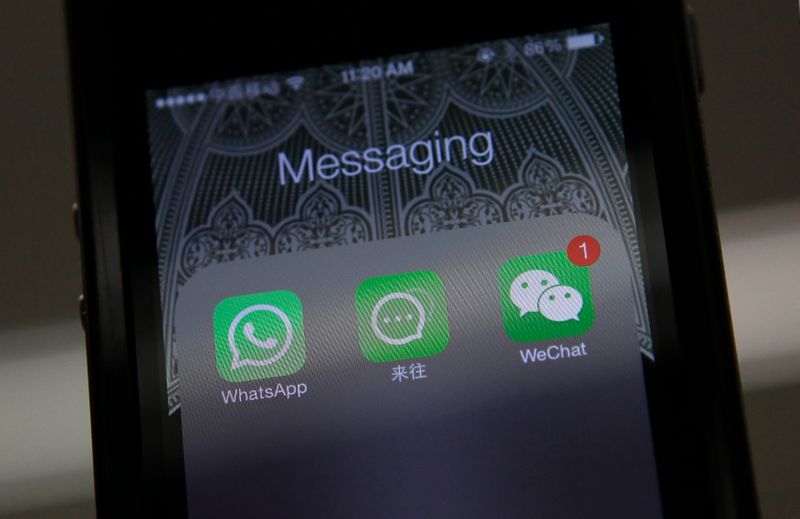&copy; Reuters. Icons of messaging applications WhatsApp of Facebook (L), Laiwang of Alibaba Group (C) and WeChat, or Weixin, of Tencent Group, are seen on the screen of a smart phone on this photo illustration taken in Beijing February 24, 2014. While Alibaba Group Hold