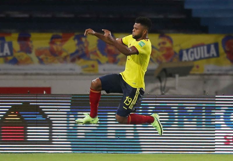 © Reuters. ميجل بورخا يحتفل بتسجيل الهدف الثاني لكولومبيا في مرمى الأرجنتين ضمن تصفيات كأس العالم لكرة القدم في بارانكيا بكولومبيا يوم الثلاثاء. تصوير: رويترز.