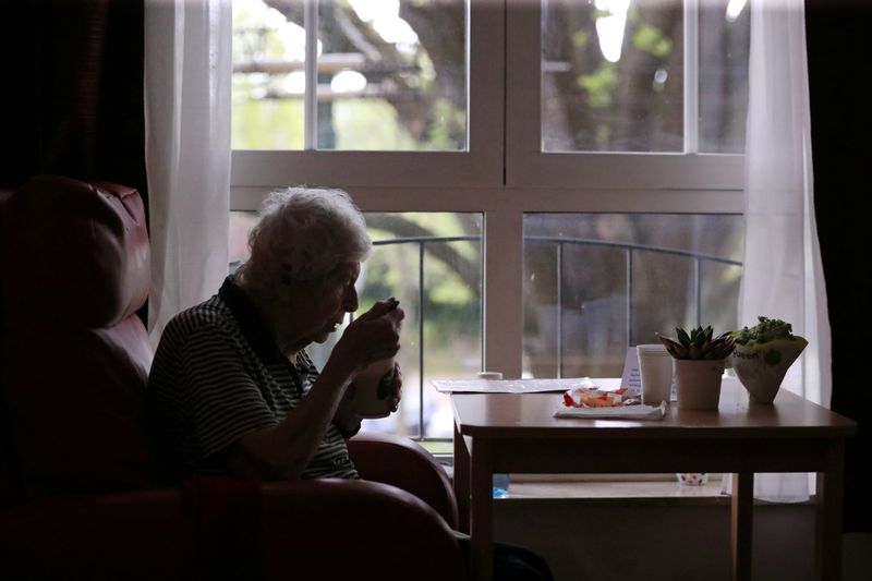 &copy; Reuters. FILE PHOTO: A resident eats in a room at the house for elderly Residence Christalain during coronavirus disease (COVID-19) outbreak, in the Brussels commune of Jette, Belgium April 13, 2020. REUTERS/Yves Herman/File Photo