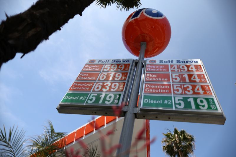 &copy; Reuters. Gas prices are seen after U.S. consumer prices surged in April, with a measure of underlying inflation blowing past the Federal Reserve's 2% target, in Beverly Hills, California, U.S., June 2, 2021. REUTERS/Lucy Nicholson