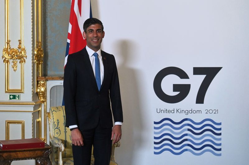 © Reuters. FILE PHOTO: Britain's Chancellor of the Exchequer Rishi Sunak poses during a meeting of finance ministers from across the G7 nations at Lancaster House in London, Britain June 4, 2021.  Daniel Leal-Olivas/Pool via REUTERS/File Photo