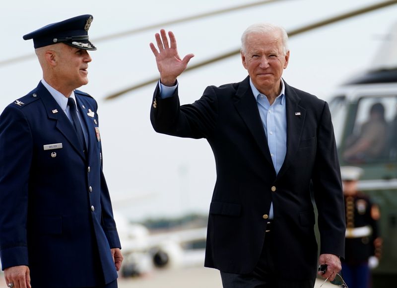 &copy; Reuters. バイデン米大統領は、英コーンウォールで開催される主要７カ国（Ｇ７）首脳会談などに出席するため、英国に向けて出発した。６月９日、米メリーランド州のアンドルーズ空軍基地で撮影