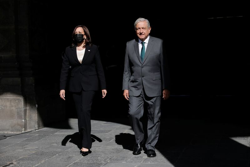 © Reuters. FILE PHOTO: U.S. Vice President Kamala Harris and Mexico's President Andres Manuel Lopez Obrador attend the signing ceremony of a Memorandum of Understanding between the United States and Mexico to establish a strategic partnership to cooperate on development programs in the Northern Triangle at the Palacio Nacional in Mexico City, Mexico June 8, 2021.  REUTERS/Carlos Barria