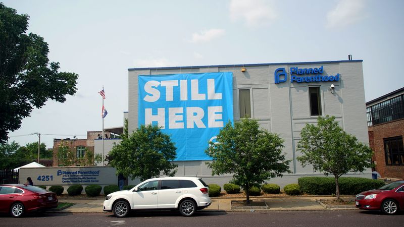 &copy; Reuters. FILE PHOTO: A banner stating "STILL HERE" hangs on the side of the Planned Parenthood Building after a judge granted a temporary restraining order on the closing of Missouri's sole remaining Planned Parenthood clinic in St. Louis, Missouri, U.S. May 31, 2