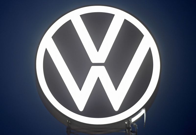 © Reuters. Logo da Volkswagen na sede da empresa, em Wolfsburg, Alemanha 
09/09/2019
REUTERS/Fabian Bimmer