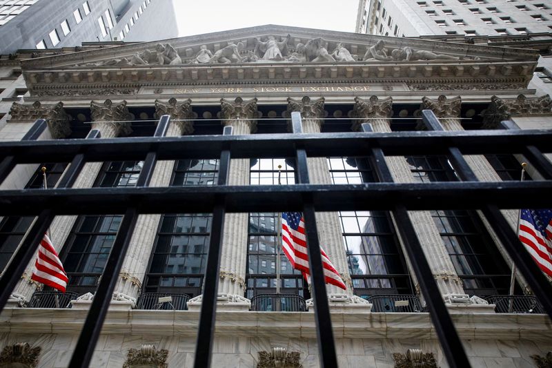 © Reuters. FILE PHOTO: The front facade of the New York Stock Exchange (NYSE) is seen in New York City, U.S., May 4, 2021.  REUTERS/Brendan McDermid