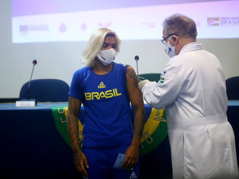 &copy; Reuters. Atleta brasileira Ana Marcela Cunha é vacinada para Jogos de Tóquio
 14/5/2021  REUTERS/Pilar Olivares